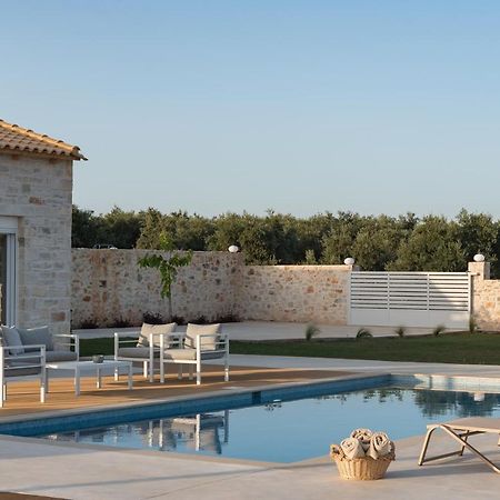 Evaero Villas I, Ii, Iii, IV - An Ever-So Inviting Escape, By Thinkvilla Sfáka Buitenkant foto