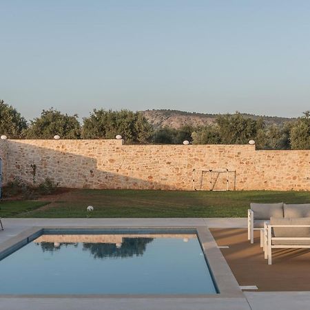 Evaero Villas I, Ii, Iii, IV - An Ever-So Inviting Escape, By Thinkvilla Sfáka Buitenkant foto