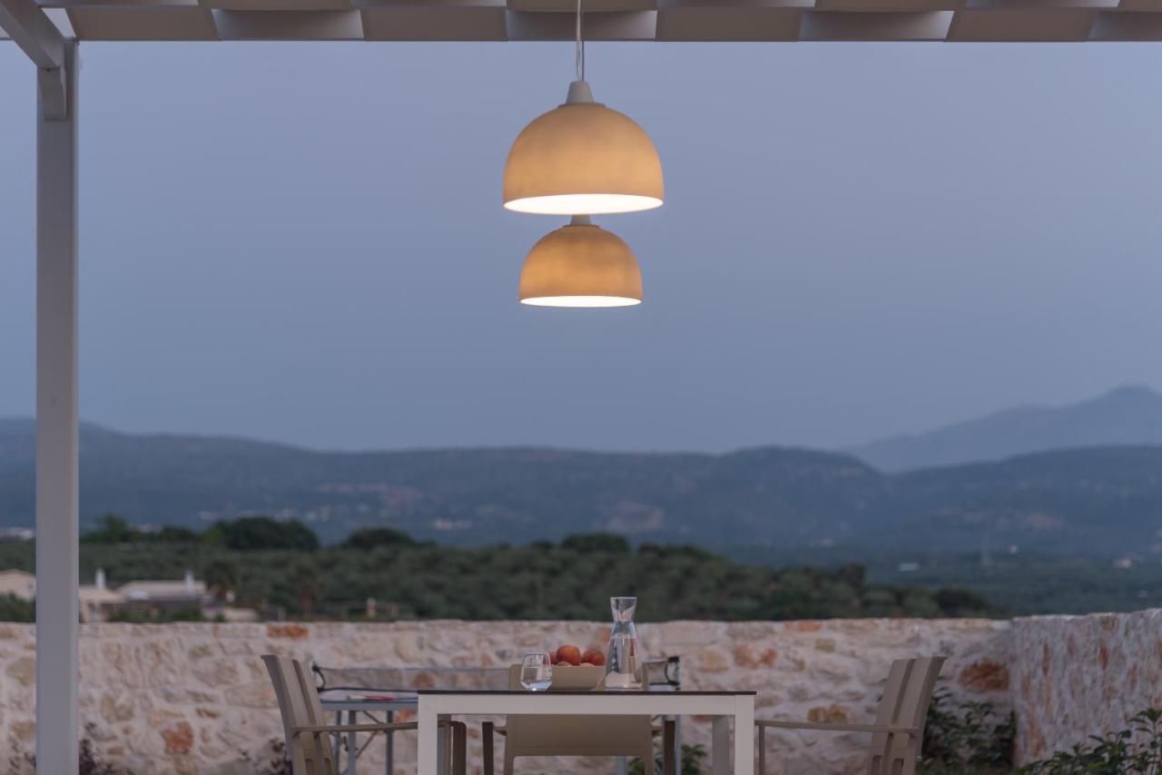 Evaero Villas I, Ii, Iii, IV - An Ever-So Inviting Escape, By Thinkvilla Sfáka Buitenkant foto