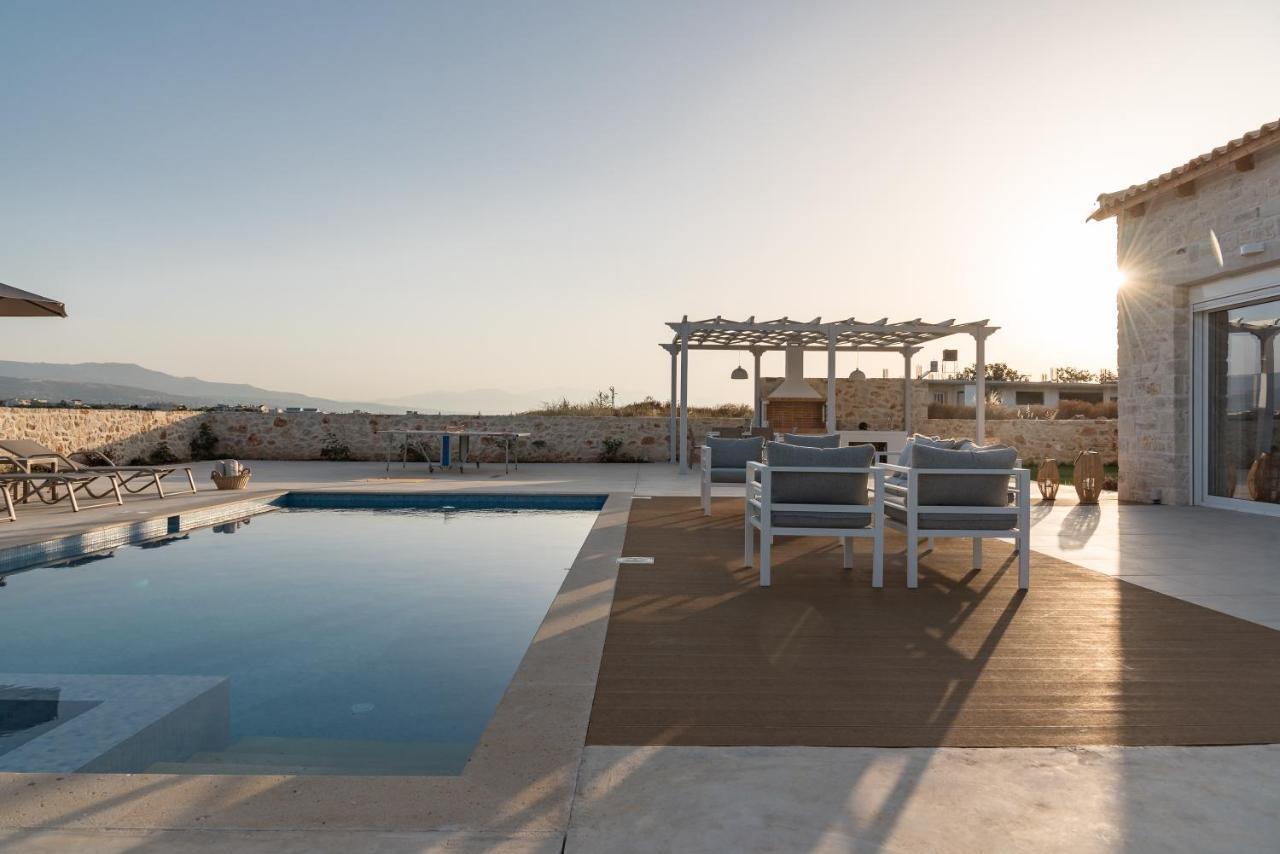 Evaero Villas I, Ii, Iii, IV - An Ever-So Inviting Escape, By Thinkvilla Sfáka Buitenkant foto