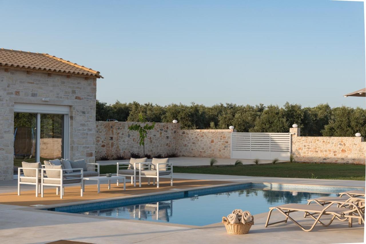 Evaero Villas I, Ii, Iii, IV - An Ever-So Inviting Escape, By Thinkvilla Sfáka Buitenkant foto
