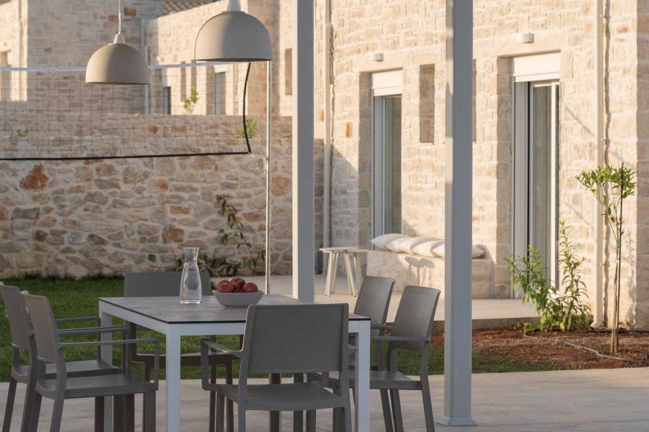 Evaero Villas I, Ii, Iii, IV - An Ever-So Inviting Escape, By Thinkvilla Sfáka Buitenkant foto
