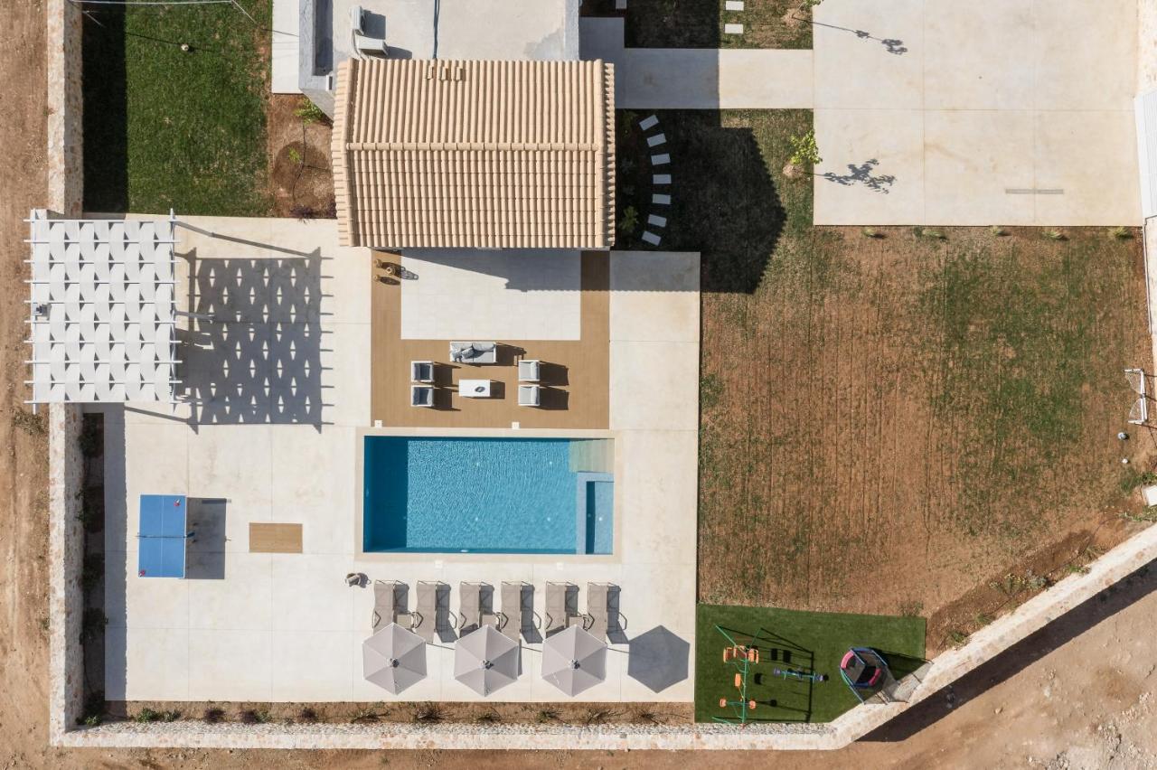 Evaero Villas I, Ii, Iii, IV - An Ever-So Inviting Escape, By Thinkvilla Sfáka Buitenkant foto