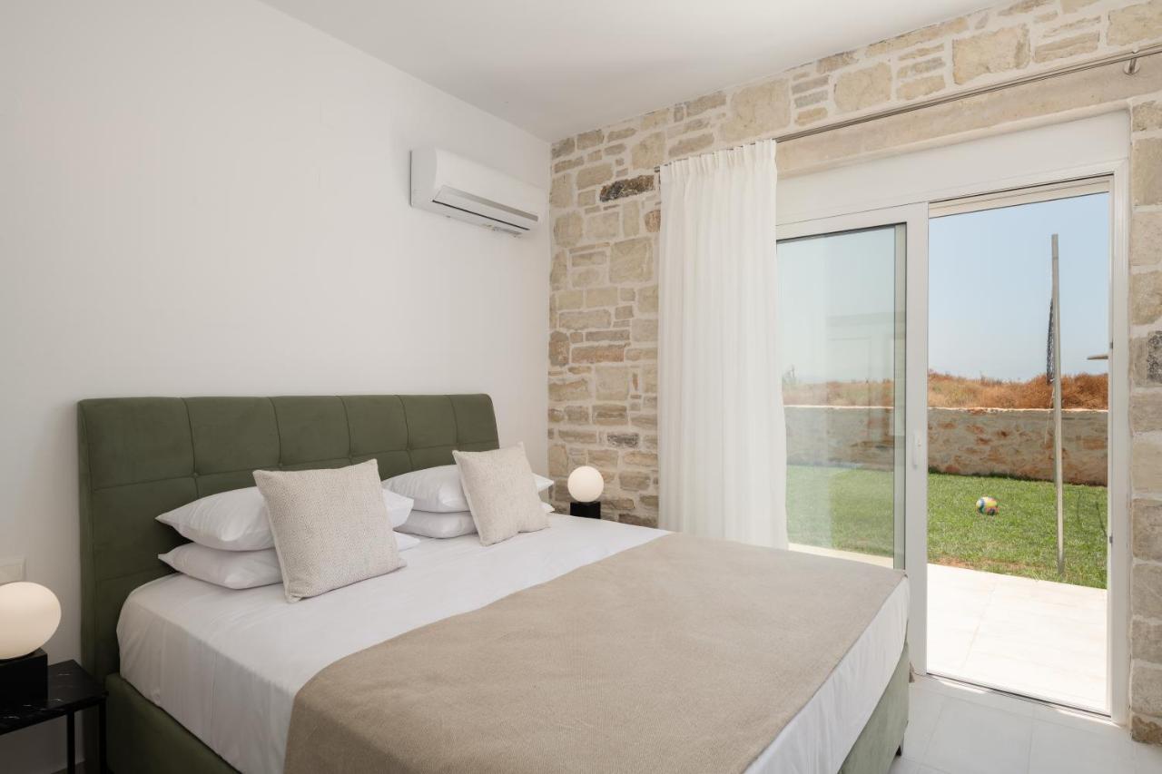 Evaero Villas I, Ii, Iii, IV - An Ever-So Inviting Escape, By Thinkvilla Sfáka Buitenkant foto