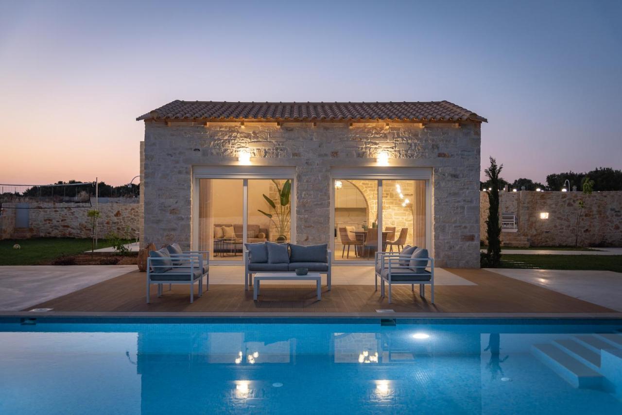 Evaero Villas I, Ii, Iii, IV - An Ever-So Inviting Escape, By Thinkvilla Sfáka Buitenkant foto