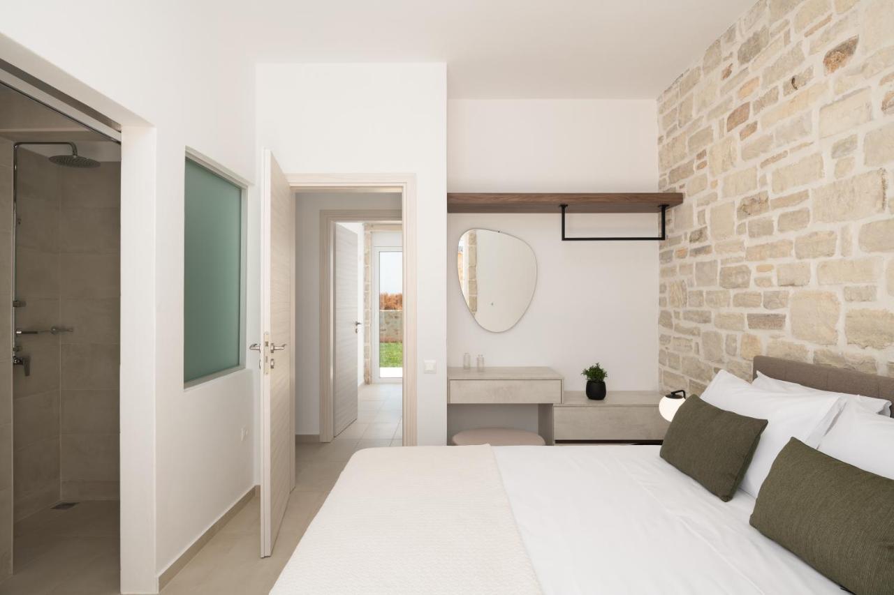 Evaero Villas I, Ii, Iii, IV - An Ever-So Inviting Escape, By Thinkvilla Sfáka Buitenkant foto