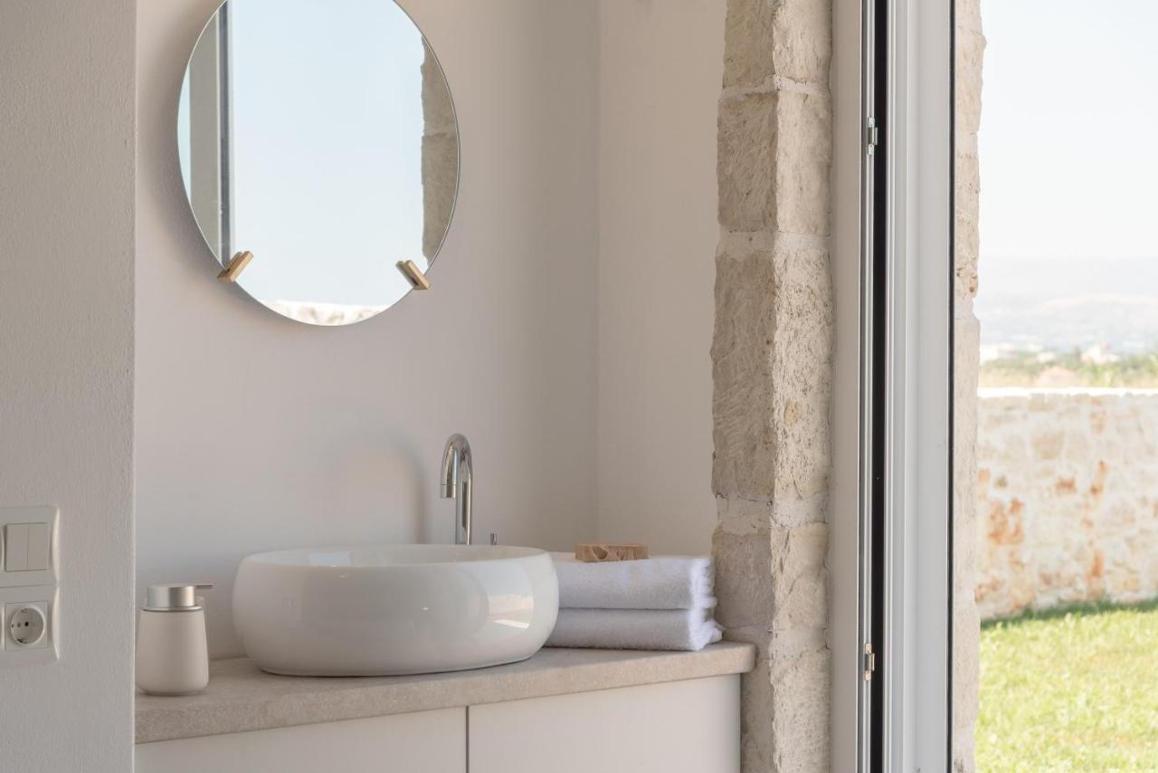 Evaero Villas I, Ii, Iii, IV - An Ever-So Inviting Escape, By Thinkvilla Sfáka Buitenkant foto