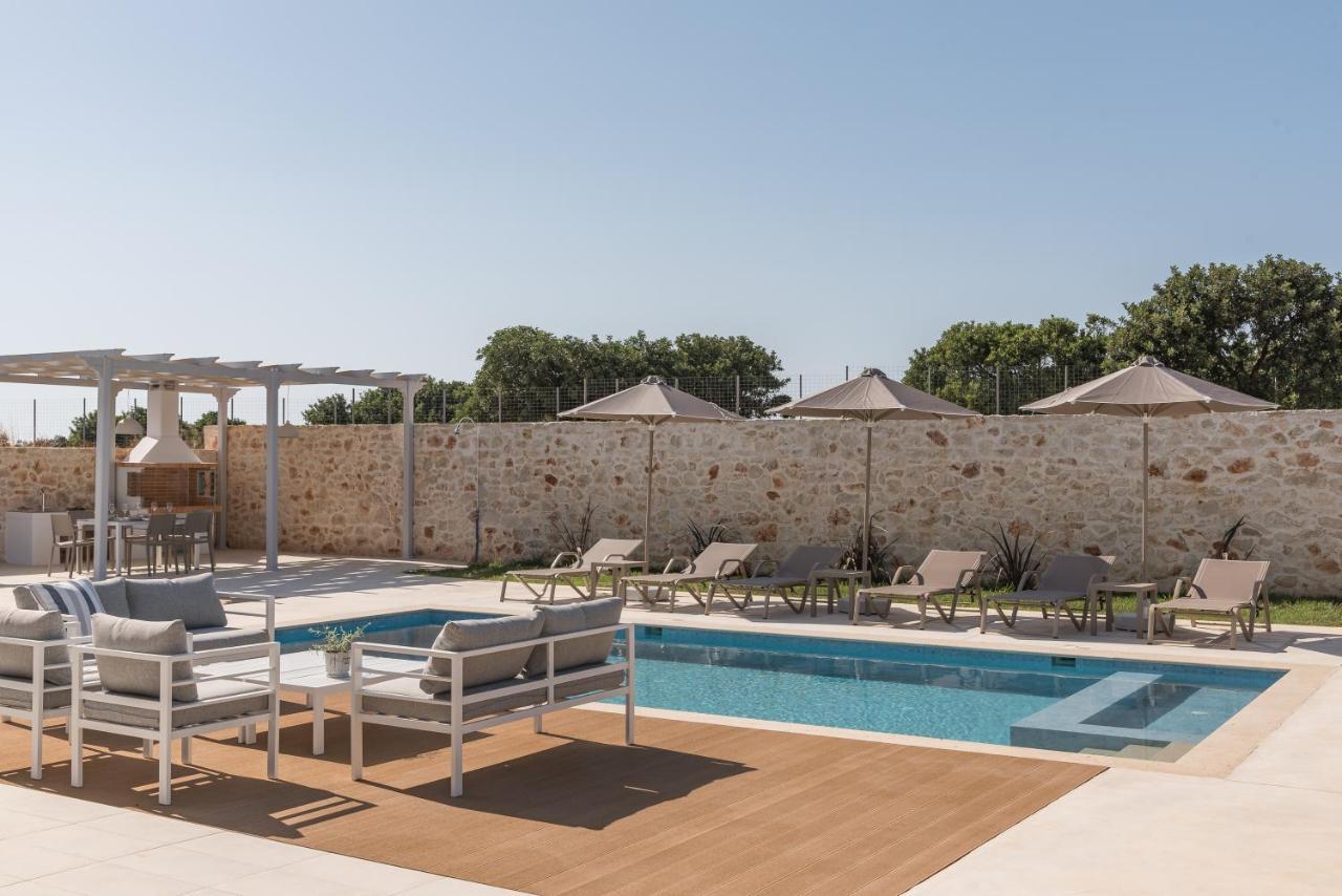 Evaero Villas I, Ii, Iii, IV - An Ever-So Inviting Escape, By Thinkvilla Sfáka Buitenkant foto