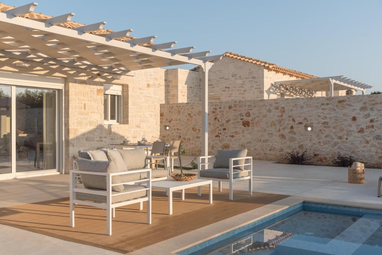 Evaero Villas I, Ii, Iii, IV - An Ever-So Inviting Escape, By Thinkvilla Sfáka Buitenkant foto