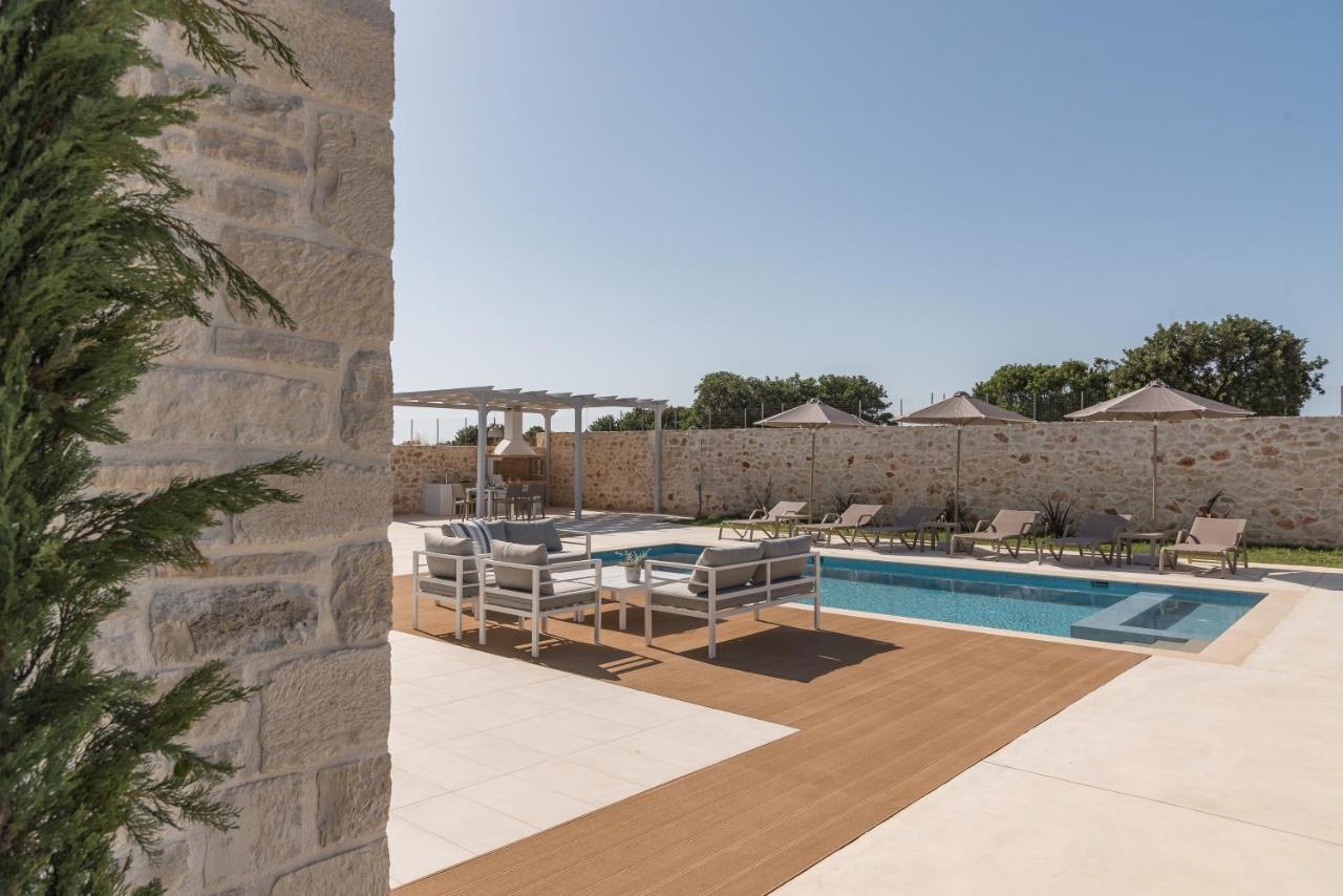 Evaero Villas I, Ii, Iii, IV - An Ever-So Inviting Escape, By Thinkvilla Sfáka Buitenkant foto