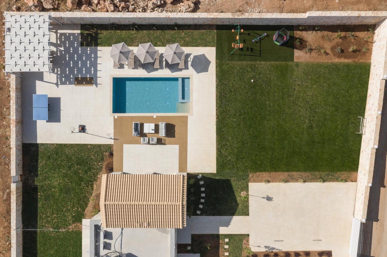 Evaero Villas I, Ii, Iii, IV - An Ever-So Inviting Escape, By Thinkvilla Sfáka Buitenkant foto
