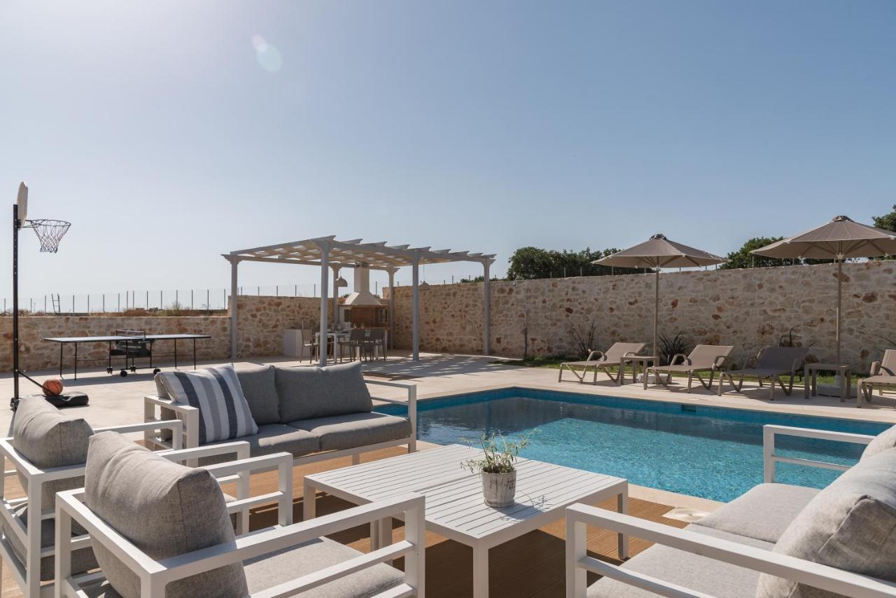 Evaero Villas I, Ii, Iii, IV - An Ever-So Inviting Escape, By Thinkvilla Sfáka Buitenkant foto