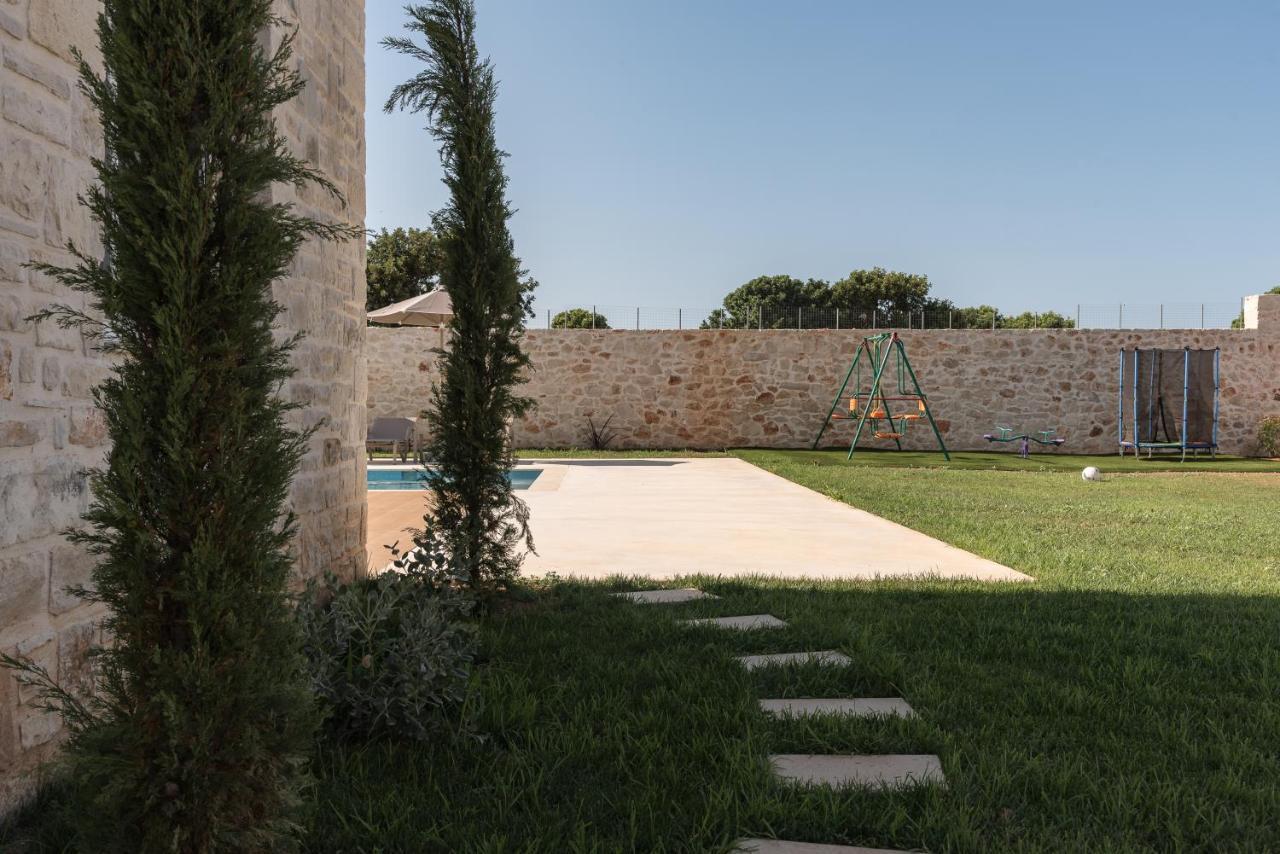 Evaero Villas I, Ii, Iii, IV - An Ever-So Inviting Escape, By Thinkvilla Sfáka Buitenkant foto