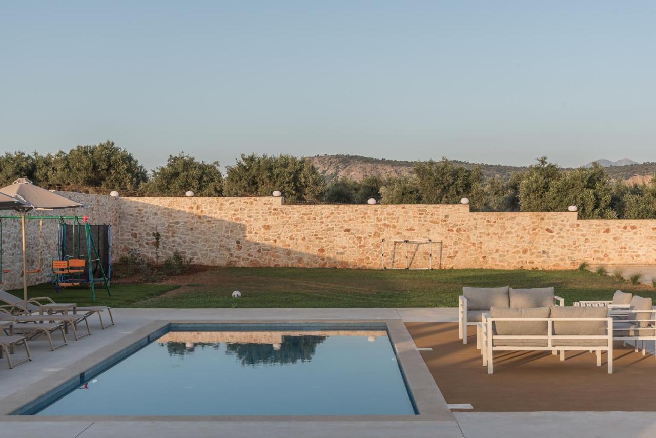 Evaero Villas I, Ii, Iii, IV - An Ever-So Inviting Escape, By Thinkvilla Sfáka Buitenkant foto